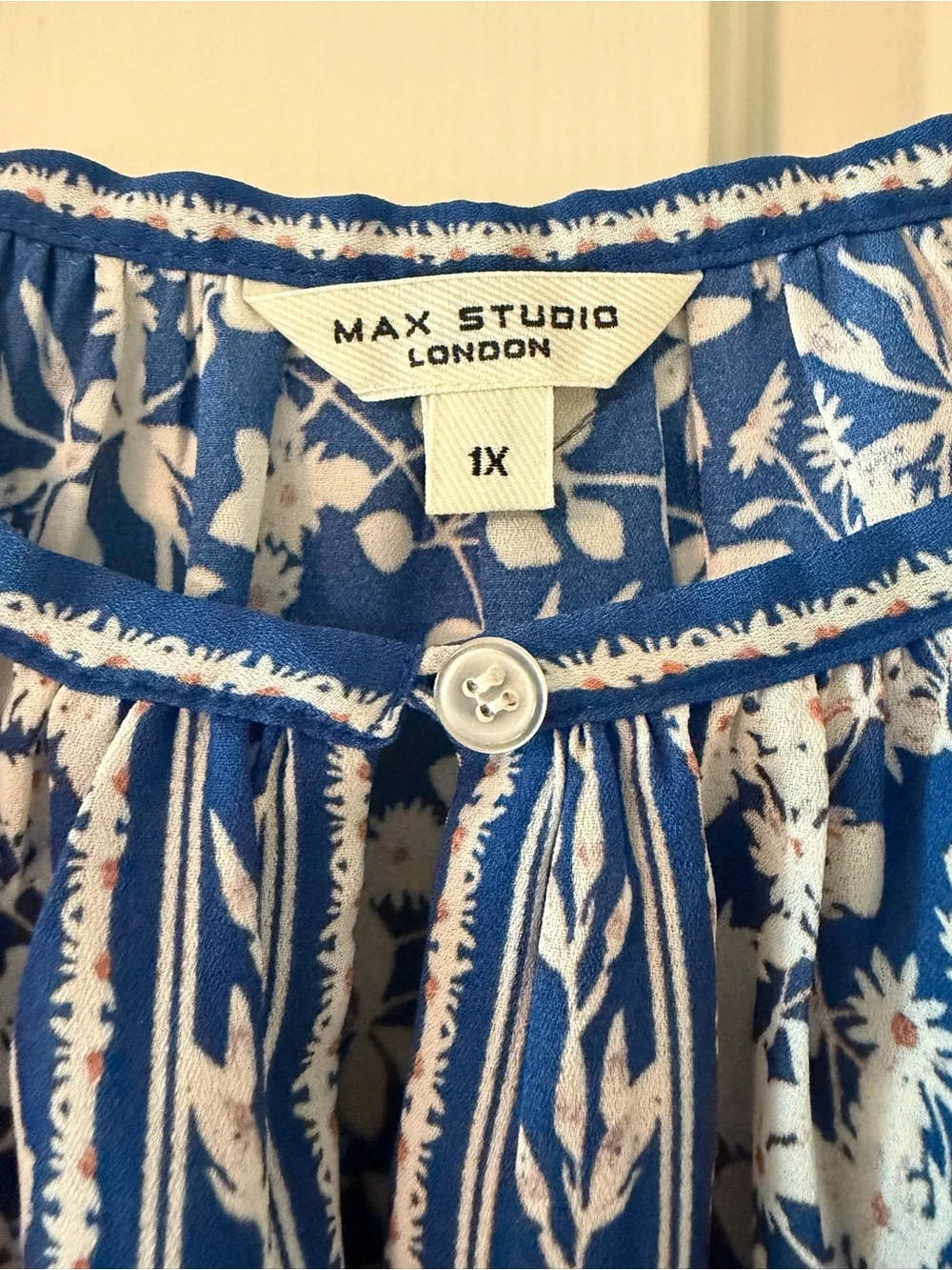 Women’s Max Studio Blue and White Floral Peasant Blouse - Picture 2 of 4